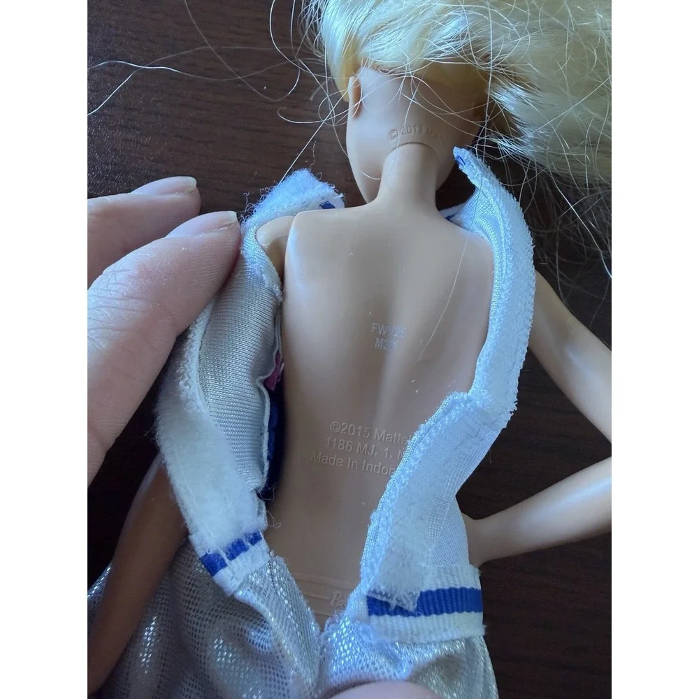 2015 Mattel Cheerleader Barbie Doll‎ Barbie University Outfit